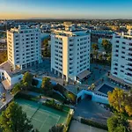 Apartment Sea House - Private With 4 Pools, Jacuzzi & Tennis Court